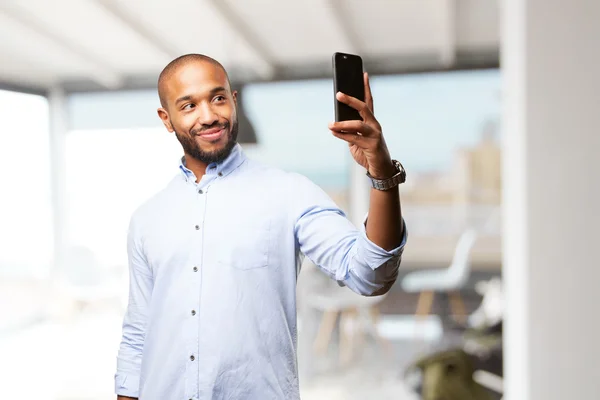 Černá podnikatel pomocí mobilního telefonu — Stock fotografie