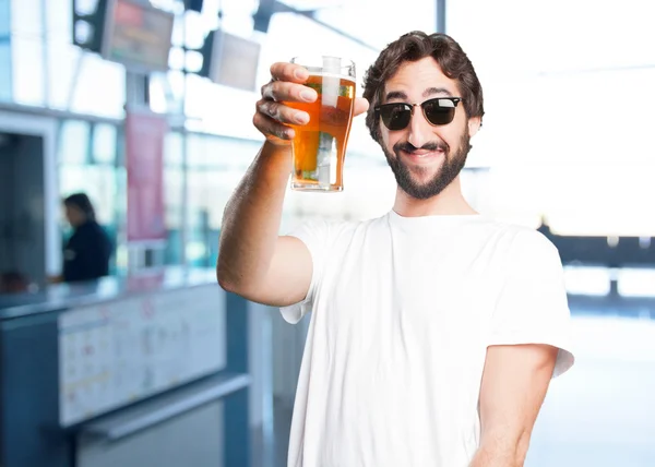 Jovem com bebida alcoólica — Fotografia de Stock