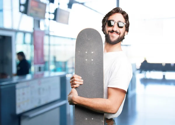 Unga rolig människa med skateboard — Stockfoto