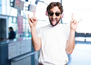 deli adam listenig müzik kulaklık