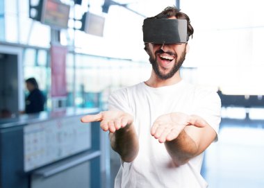 sanal gözlüklü deli adam