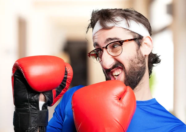 Pazzo uomo sportivo in guanti da boxe — Foto Stock