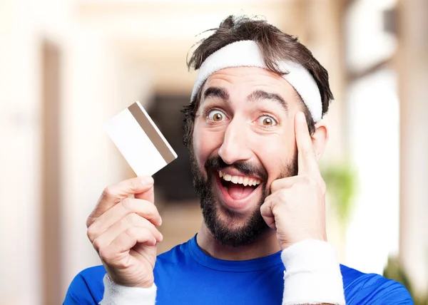 Сумасшедший спортивный человек с кредитной картой — стоковое фото
