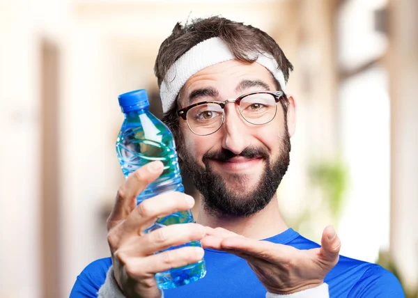 Loco hombre deportivo con botella de agua —  Fotos de Stock