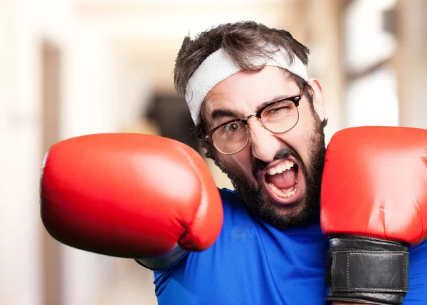 Сумасшедший спортсмен в боксёрских перчатках — стоковое фото