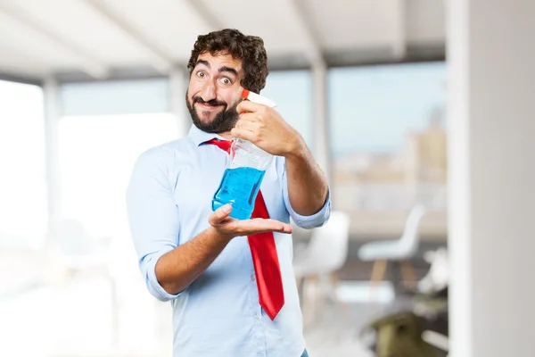 Verrückter Mann mit Reinigungsmittel — Stockfoto