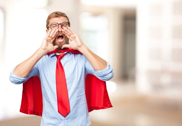 Uomo eroe biondo con espressione arrabbiata — Foto Stock