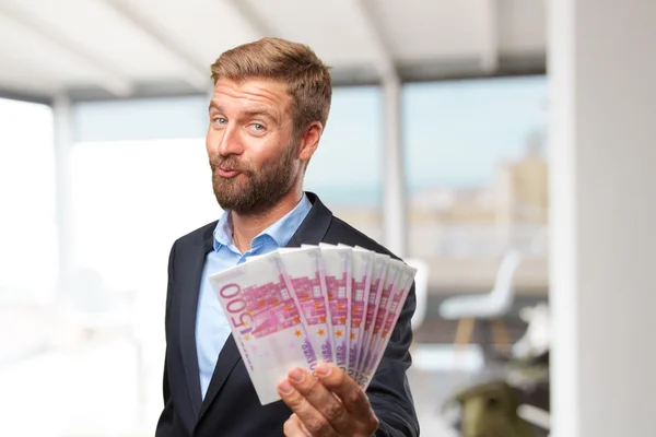 Blond affärsman med sedlar — Stockfoto