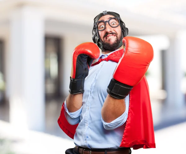 Bohater człowiek sobie rękawice bokserskie — Zdjęcie stockowe