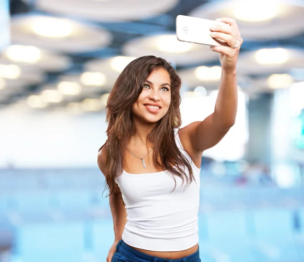 Young black girl doing selfie — Stock Photo, Image