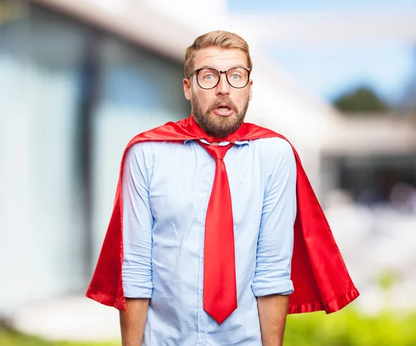 Pazzo uomo eroe con espressione preoccupata — Foto Stock