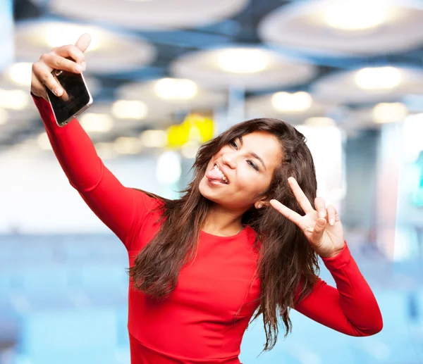 Young black girl doing selfie — Stock Photo, Image