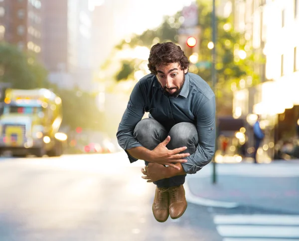 Crazy man springen met gelukkig expressie — Stockfoto