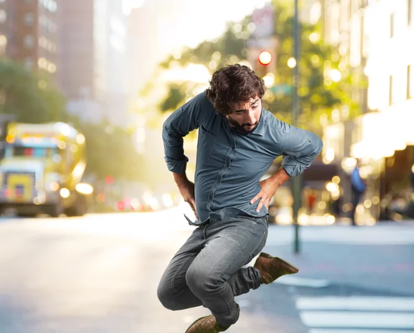 Homem louco pulando com expressão feliz — Fotografia de Stock
