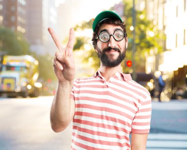 aptal çılgın adam mutlu ifade ile