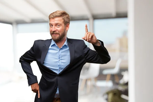 Hombre de negocios rubio con expresión feliz —  Fotos de Stock