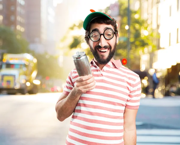 Narr verrückter Mann mit Trinkflasche — Stockfoto