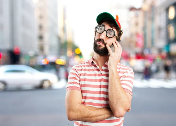 Crazy man praten op mobiele telefoon — Stockfoto