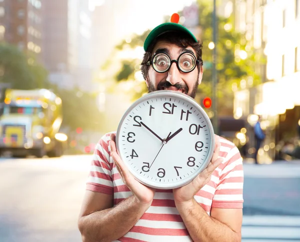 Büyük saat ile aptal çılgın adam — Stok fotoğraf