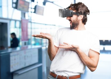 sanal gözlüklü genç adam