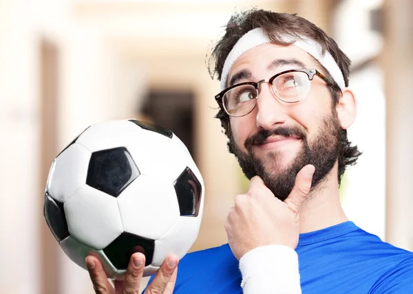 Junger verrückter Sportler mit Fußballball — Stockfoto