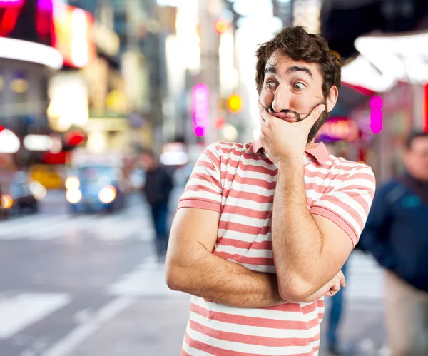 Junger Verrückter mit besorgtem Gesichtsausdruck — Stockfoto