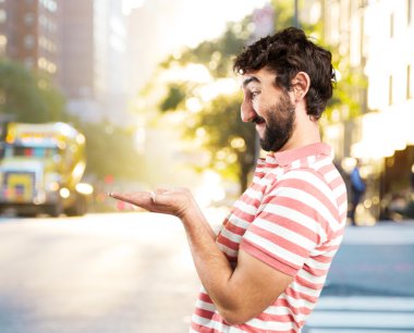 aptal çılgın adam mutlu ifade ile