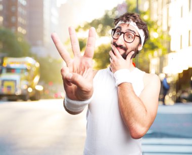 mutlu ifade ile genç deli sporcu