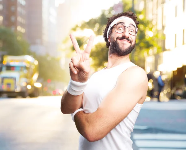 Junger verrückter Sportler mit glücklichem Gesichtsausdruck — Stockfoto