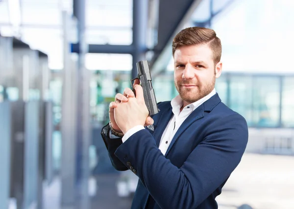 Joven hombre de negocios con pistola —  Fotos de Stock