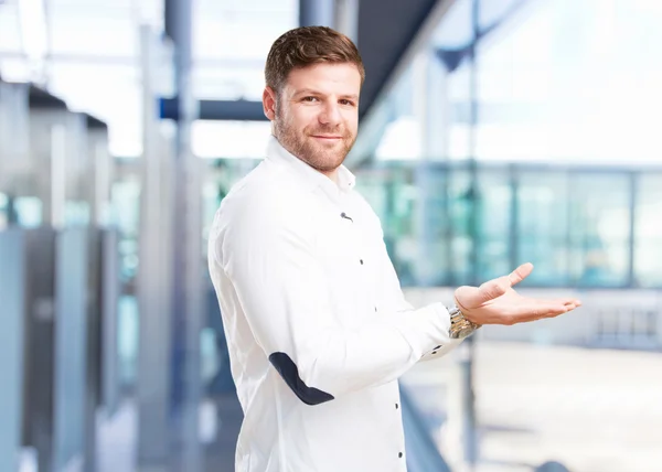 Joven hombre de negocios con expresión feliz — Foto de Stock