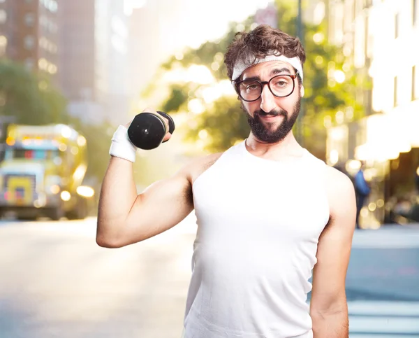 Jovem desportista louco com halteres — Fotografia de Stock