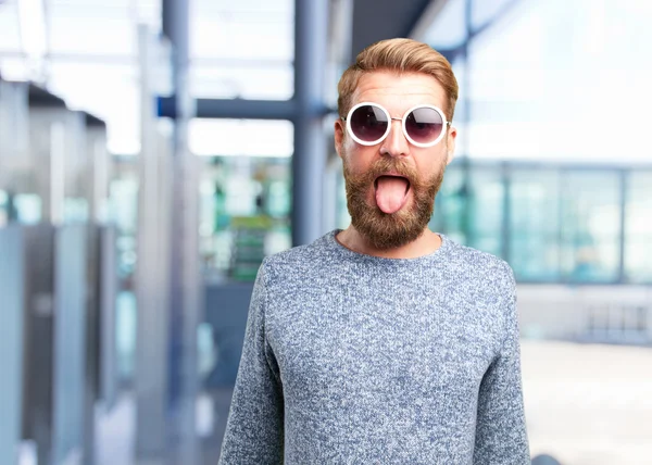 Hombre hipster rubio con expresión feliz — Foto de Stock