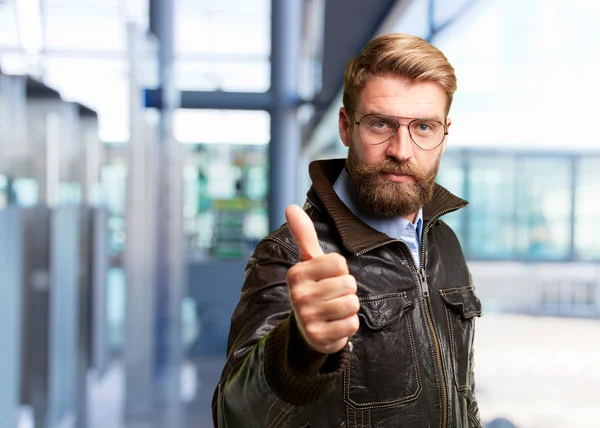 Blonde man met gelukkig expressie — Stockfoto