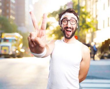 mutlu ifade ile genç deli sporcu