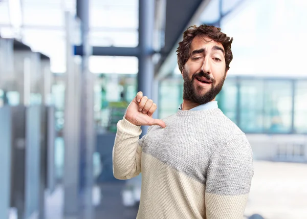 Jeune homme fou avec une expression heureuse — Photo