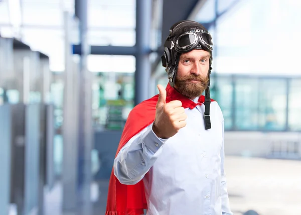 Blonder Held mit glücklichem Gesichtsausdruck — Stockfoto