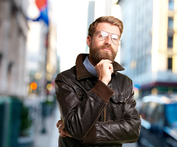 Giovane pazzo con espressione preoccupata — Foto Stock