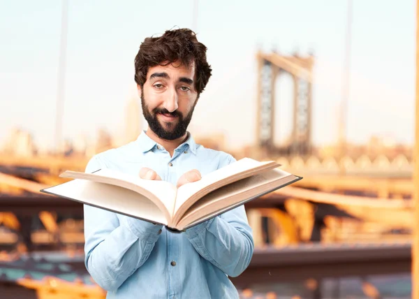 Jovem empresário com livro aberto — Fotografia de Stock