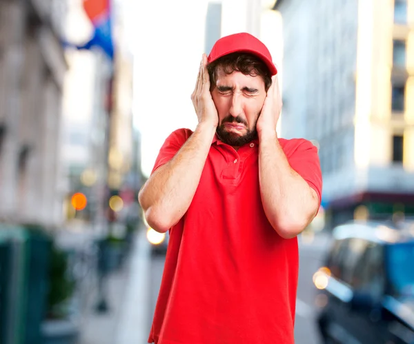 Jeune homme fou avec expression inquiète — Photo