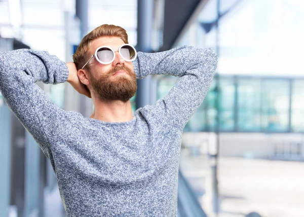 Hombre hipster rubio con expresión feliz — Foto de Stock