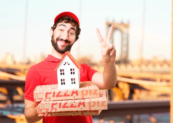 Gek dealer met pizza en huis model — Stockfoto