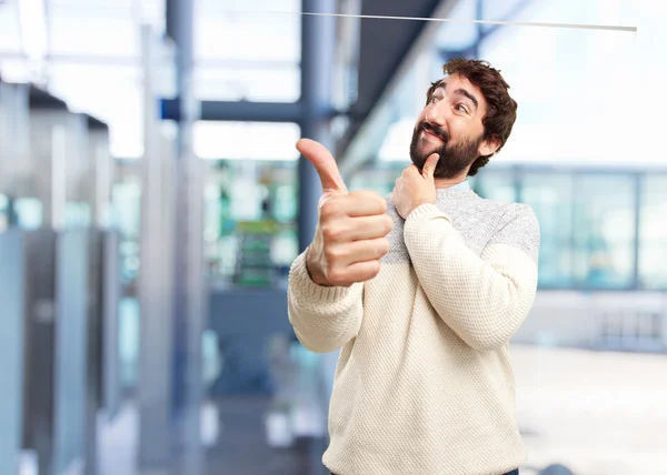 Jeune homme fou avec une expression heureuse — Photo