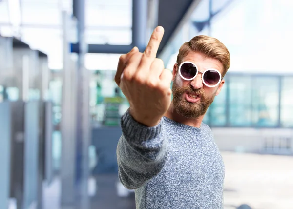 Hombre hipster rubio con expresión feliz — Foto de Stock