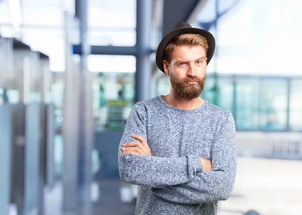 Blonder Mann mit glücklichem Gesichtsausdruck — Stockfoto