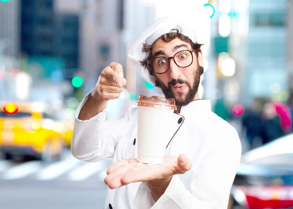 Galen kock med kaffekopp — Stockfoto