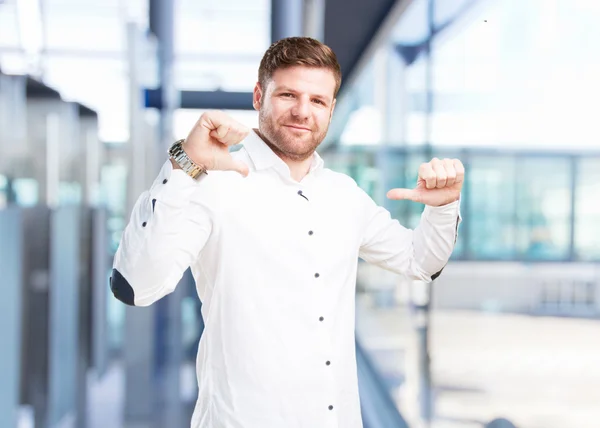 Joven hombre de negocios con expresión feliz —  Fotos de Stock