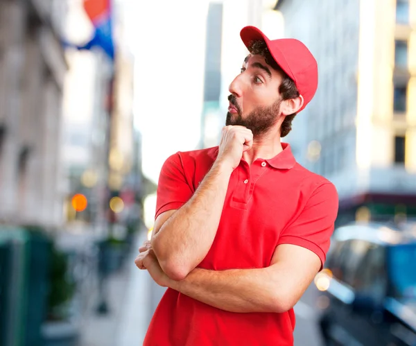 Jeune homme fou avec expression inquiète — Photo