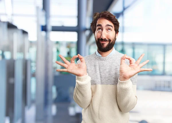 Gek jongeman met gelukkig expressie — Stockfoto