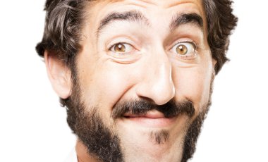 Genç serin adam şaşkın